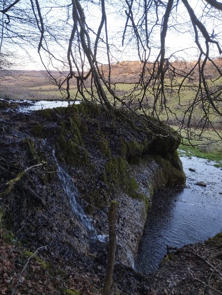 Cascade de tufs de la Fontaine au Loup.
Fichier manquant